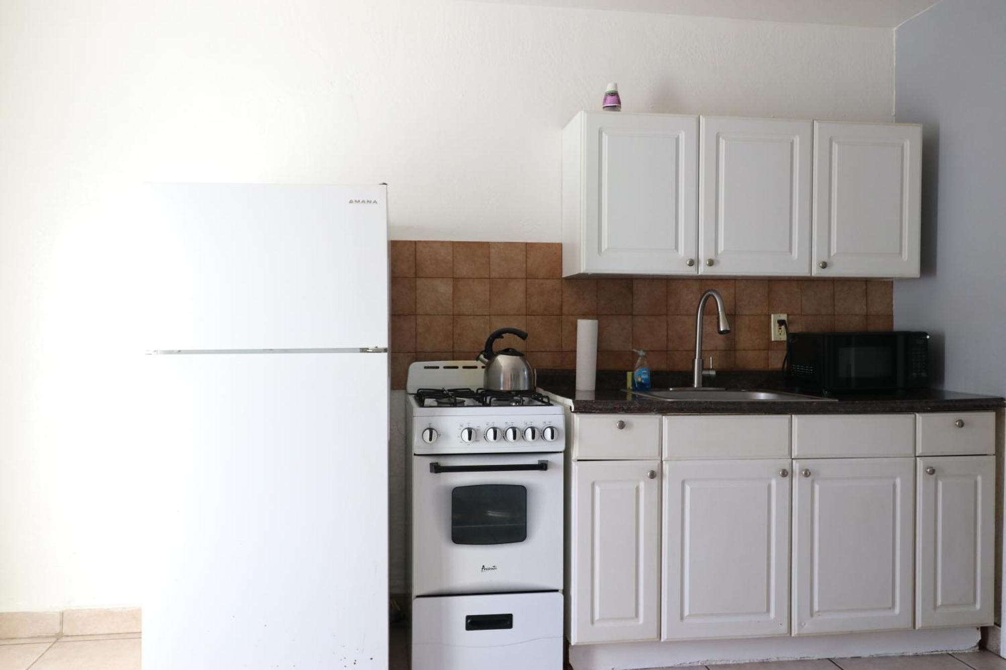 Hallandale Beach Motel With Free Parking And Full Kitchen ! No Extra Fees! Accepting Cash! Exterior photo